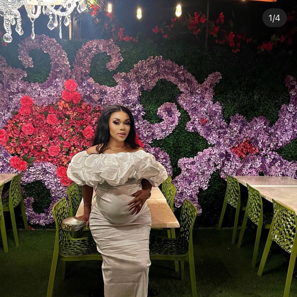 A whir long puffy hand dress